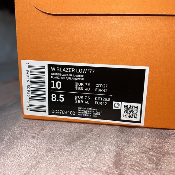 NWT Nike Blazer Shoes - Picture 2 of 5